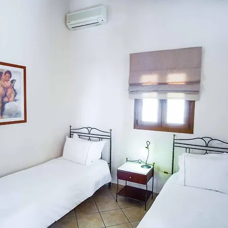 Apolis Executive Villa *